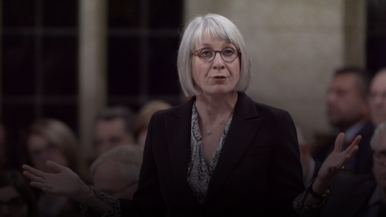 Health Minister says coronavirus border screening unnecessary