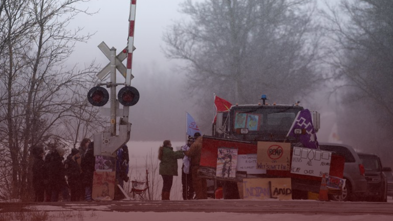 Majority of Canadians opposed to blockades: poll