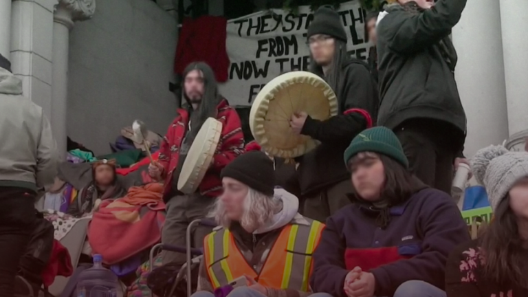 Protesters occupy ports, railways across B.C. over pipeline dispute