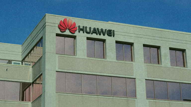 Military top brass call on Trudeau to ban Huawei tech from 5G network