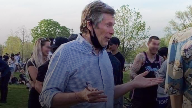 Toronto Mayor John Tory apologizes for wearing mask incorrectly at crowded park
