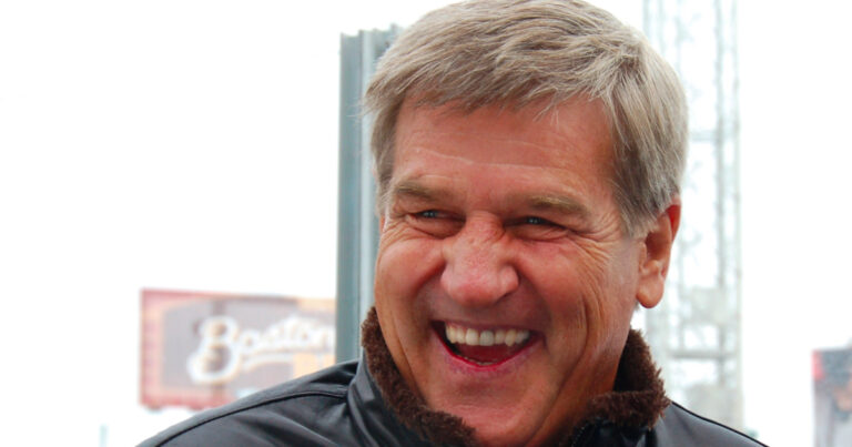 Canadian hockey legend Bobby Orr endorses President Trump