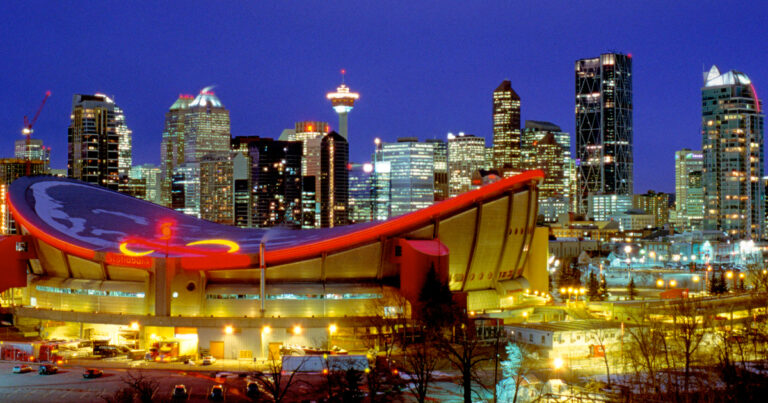 Alberta deficit plummets, province set to lead Canada in economic growth