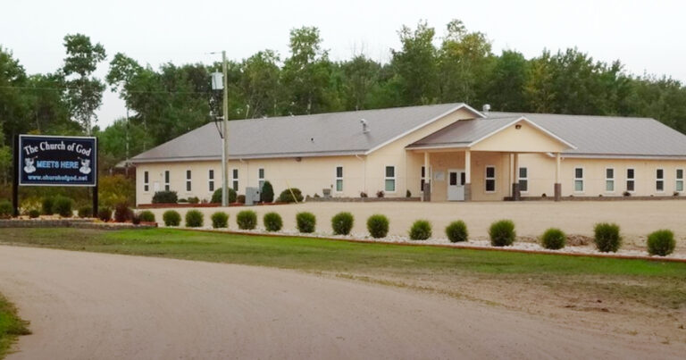 Journalists target churchgoers for defying lockdown rules