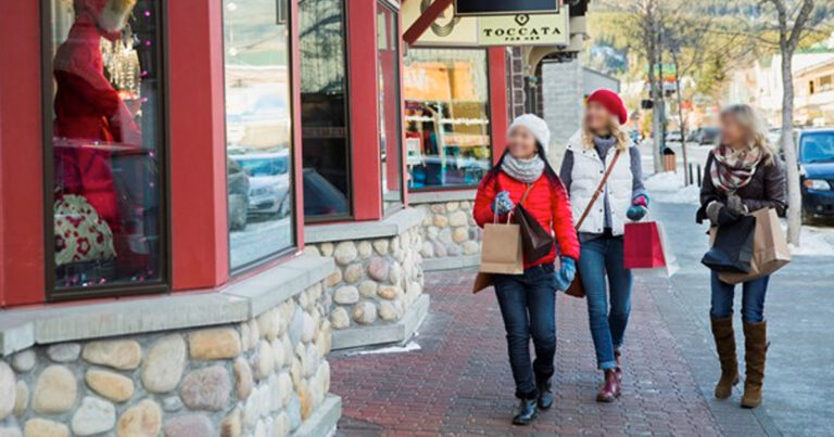 Canadians feel safer shopping at small businesses: poll