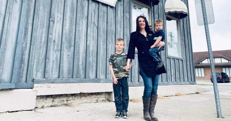 Strathroy, Ont. spa owner defies lockdown, remains open