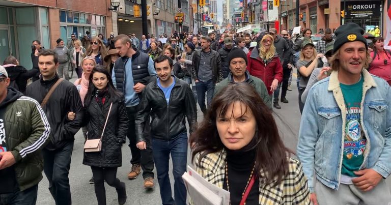SWIETONIOWSKI: Hundreds march in Toronto, police stand down