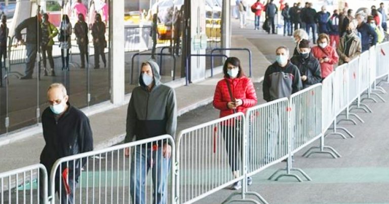 Experts warn about overreaction to Omicron variant