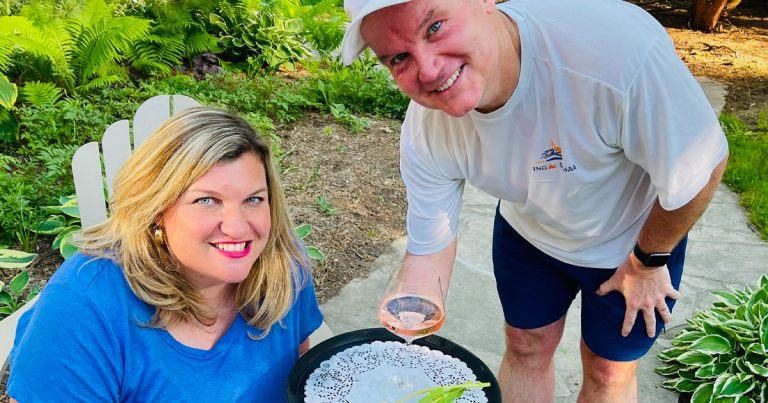 O’Toole hits back at Twitter trolls by bringing his wife a glass of wine