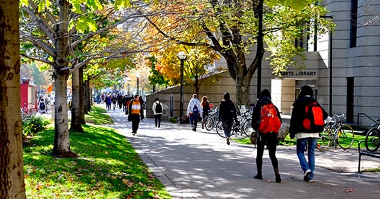 Growing number of Ontario students, faculty members oppose campus vaccine mandates
