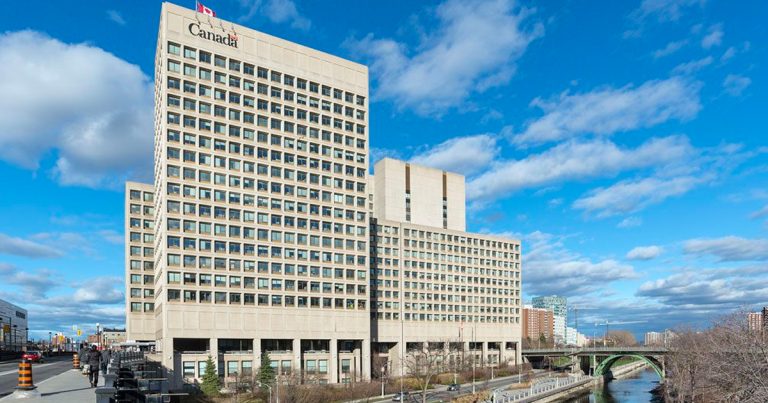 Defence department scrubs webpage saying employer-mandated vaccines are unlawful