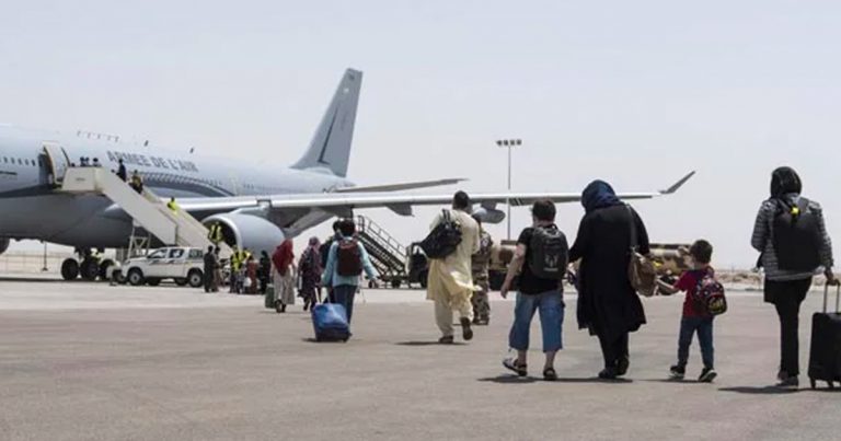 Canadian citizens trapped in Afghanistan as evacuation effort ends