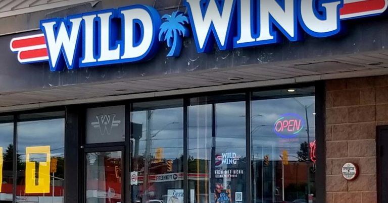 Ontario restaurant has liquor license suspended for allegedly not checking vaccine passports
