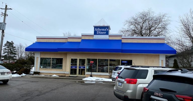 Video shows police giving defiant Ontario restaurant fourth ticket, summons