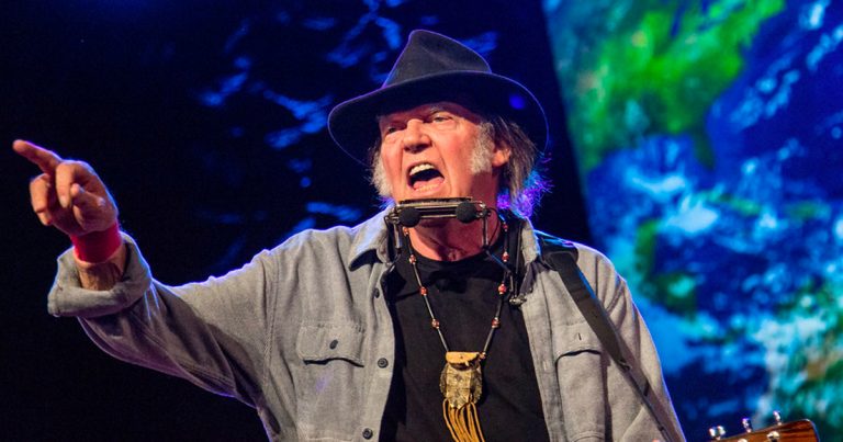 Spotify pulls Neil Young after singer says it’s Joe Rogan or him