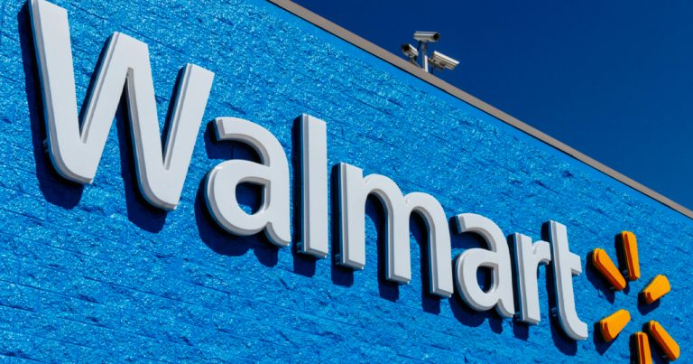 Ads offer to buy groceries for unvaccinated Quebecers from stores needing vax passes