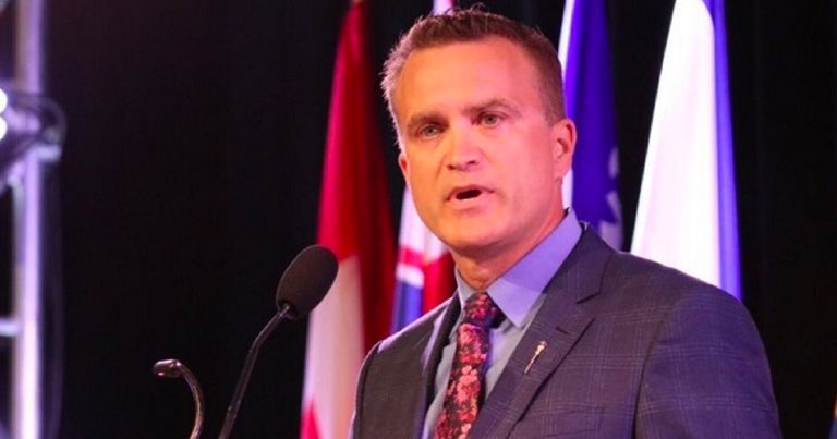 Alberta Conservative MLA calls for his government to drop vaccine passports