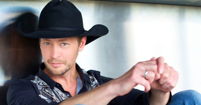 Country singer Paul Brandt praises Alberta truckers for defending freedom