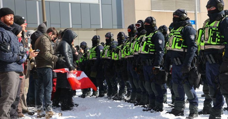 Constitutional groups blast Ottawa Police for threatening to arrest media
