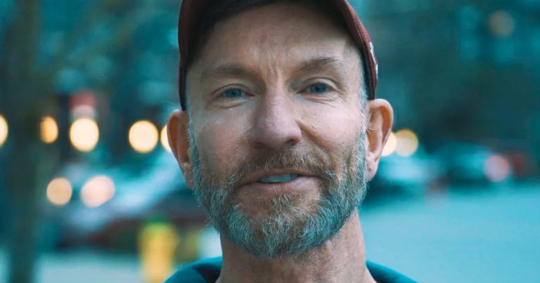 Veteran protesting COVID mandates prepares to march over B.C. mountains