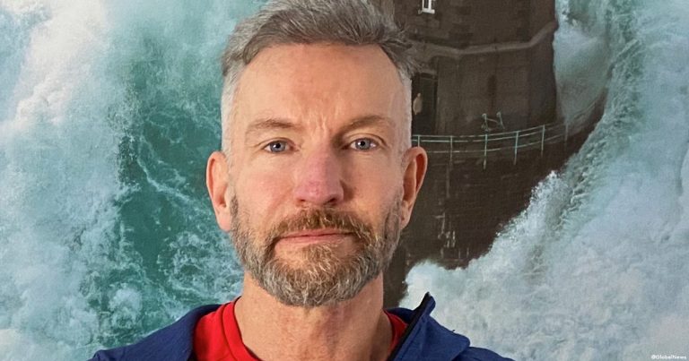 Canadian soldier marching from Vancouver to Ottawa to protest COVID response 