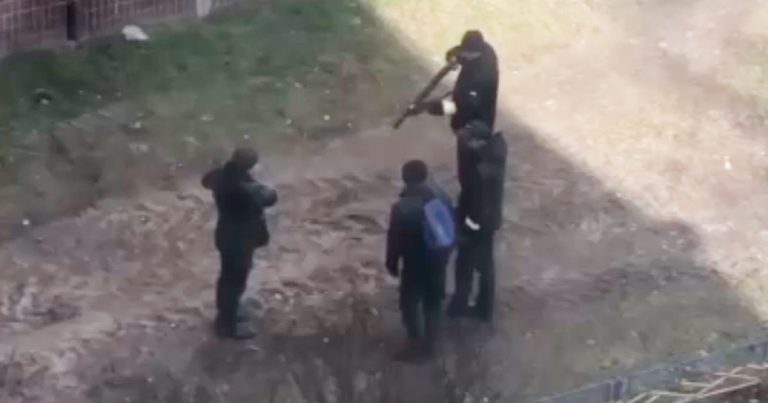 Chaos and anarchy in Kiev: source says armed bandits are looting and murdering 