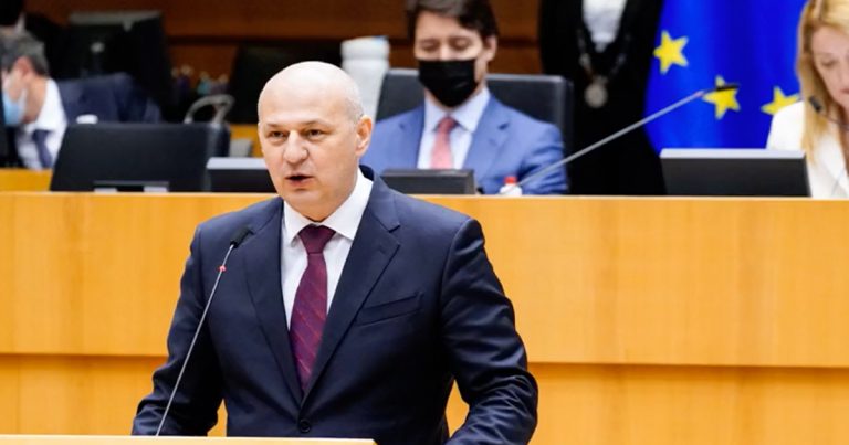 World leaders see through Justin Trudeau