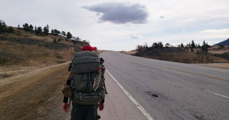 Canadian Forces veteran James Topp breaks 1000km mark, enters Alberta