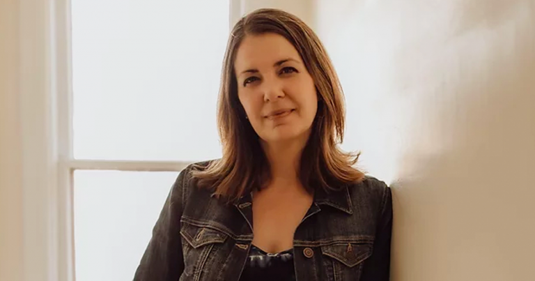 Former Wildrose leader Danielle Smith returning to politics, leaning to dethrone Kenney