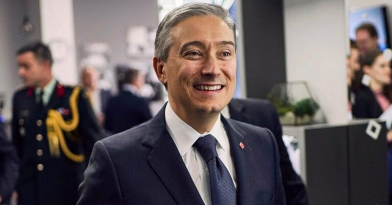 Critics say Innovation Minister’s support of media outlets undermines independence of Competition Bureau