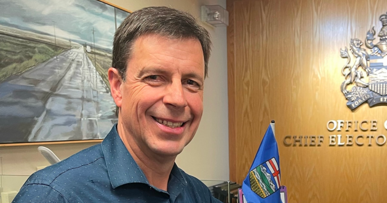 Todd Loewen attends UCP caucus meeting hours after Danielle Smith victory