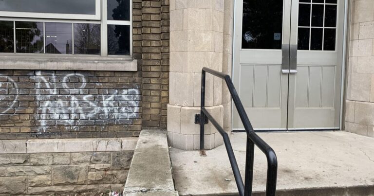 Hamilton-area students ignore new school mask rule