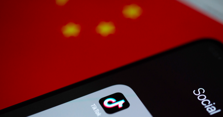 Feds ban TikTok from government devices