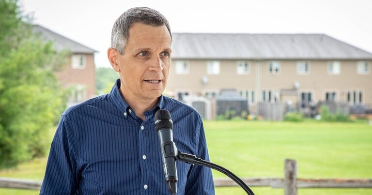 Ottawa mayor promotes drag queen storytime featuring x-rated performer