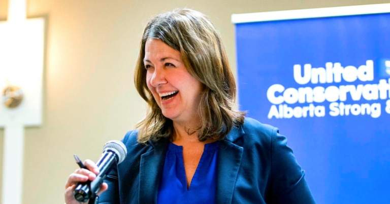 Danielle Smith shuts down CBC reporter who asks if she will get a booster shot