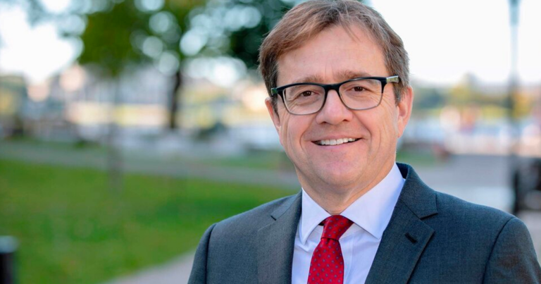 Liberal minister blames Harper government for LNG failures