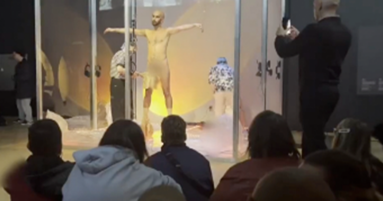 Man exposes himself to children in ‘LGBTQIA2S+’ performance at Quebec museum