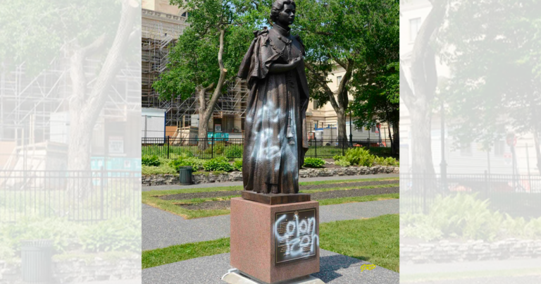 Radicals vandalized Queen Elizabeth II statue in Manitoba after it was restored