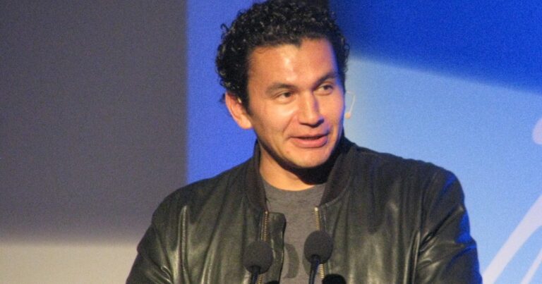 Manitoba NDP wins majority government; Wab Kinew to become premier