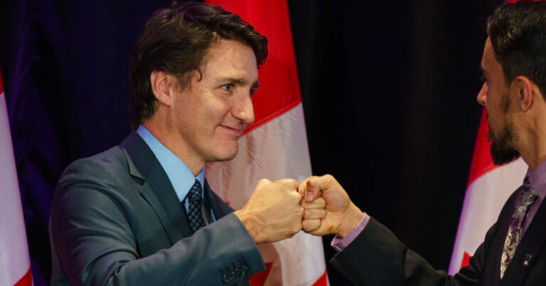 The Andrew Lawton Show | Almost 250k signatures for anti-Trudeau petition, but does it matter?