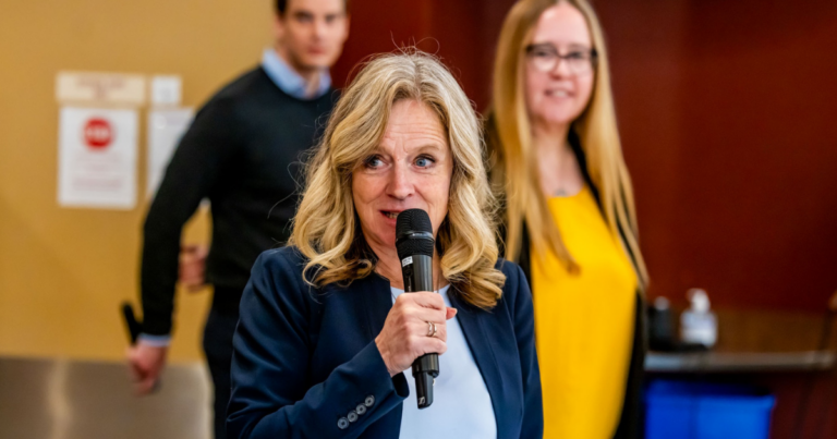 Rachel Notley steps down, sparks leadership race in Alberta NDP