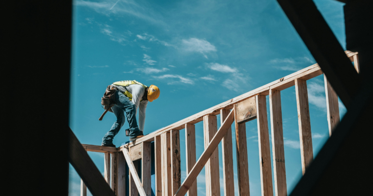 Canadian builders taking fewer projects, plan to cut productivity in half