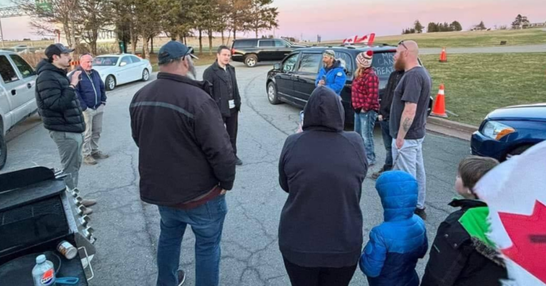 Pierre Poilievre visits encamped carbon tax protesters in border town