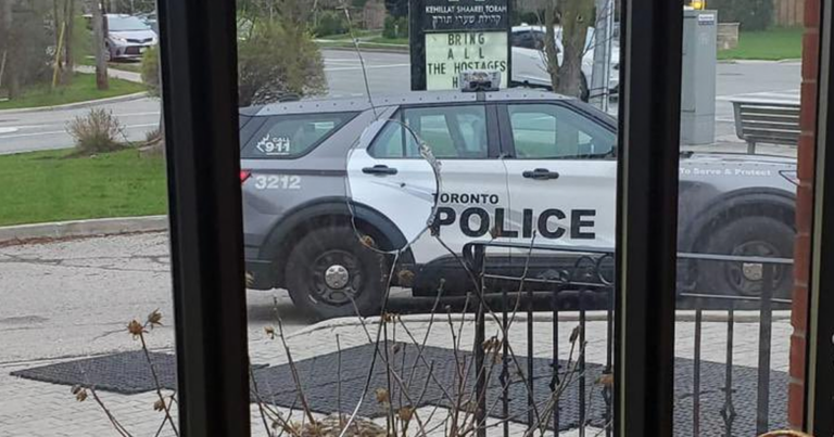 Vandals smash windows of Toronto synagogue