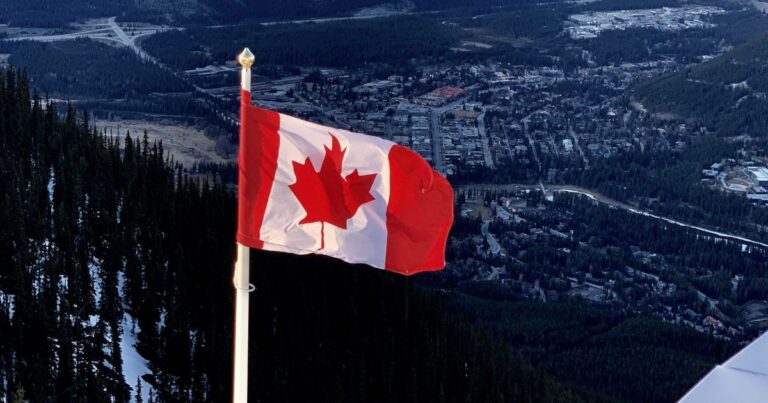 Pride in economy plummets, while Canadians remain proud of flag: poll