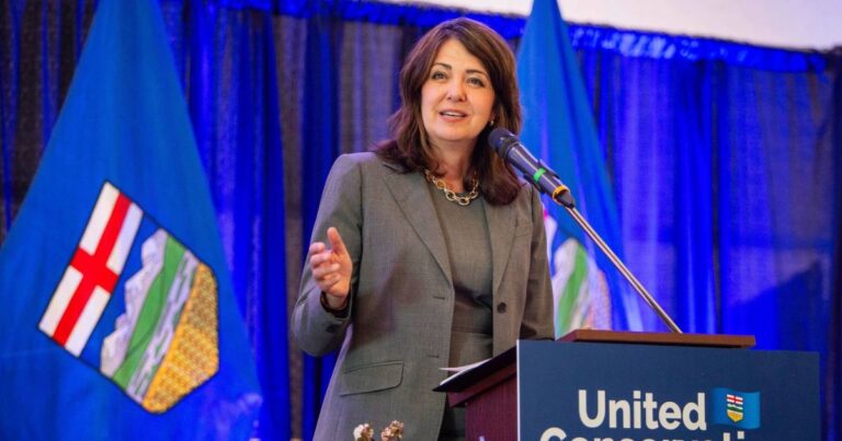 The Alberta Roundup | “She almost got booed” – Is Danielle Smith losing support?