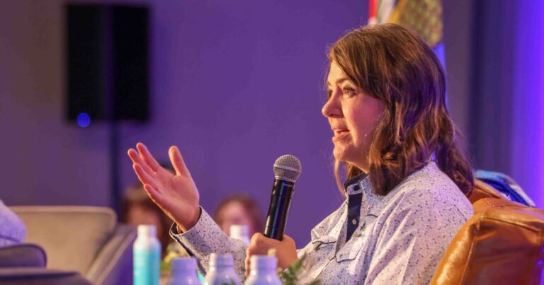 Danielle Smith urges “progressive politicians” to “dial it down” after Trump attack 