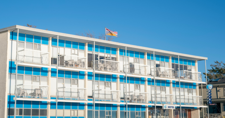 Feds consider buying hotels to house influx of asylum seekers