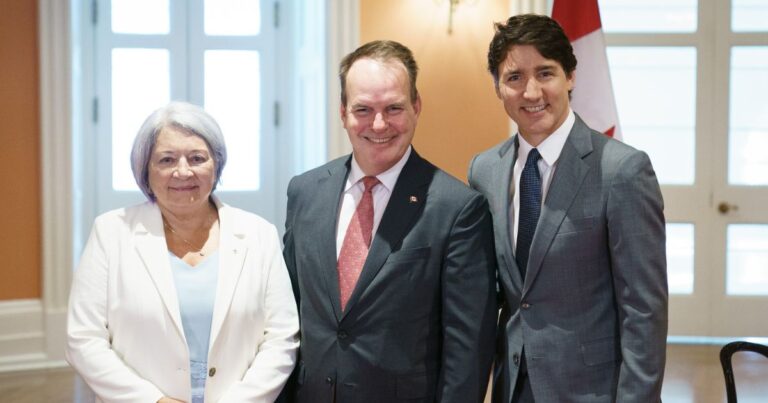 Labour minister intervenes in rail strike, forcing binding arbitration 