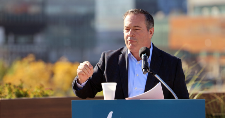 Kenney dubs Ottawa’s immigration policies as “gross mismanagement”